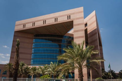 تصميم ثلاثي الأبعاد بالرياض يعرض مشروع معماري حديث بدقة عالية وواقعية.
